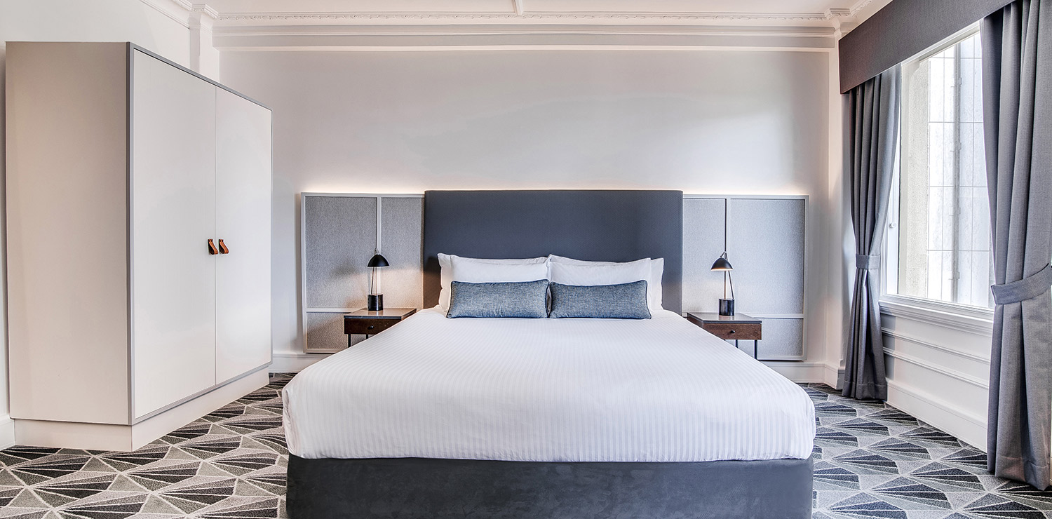 the-savoy-hotel-on-little-collins-melbourne-guest-room-bedroom-king-01-2018 | The Savoy Hotel on Little Collins