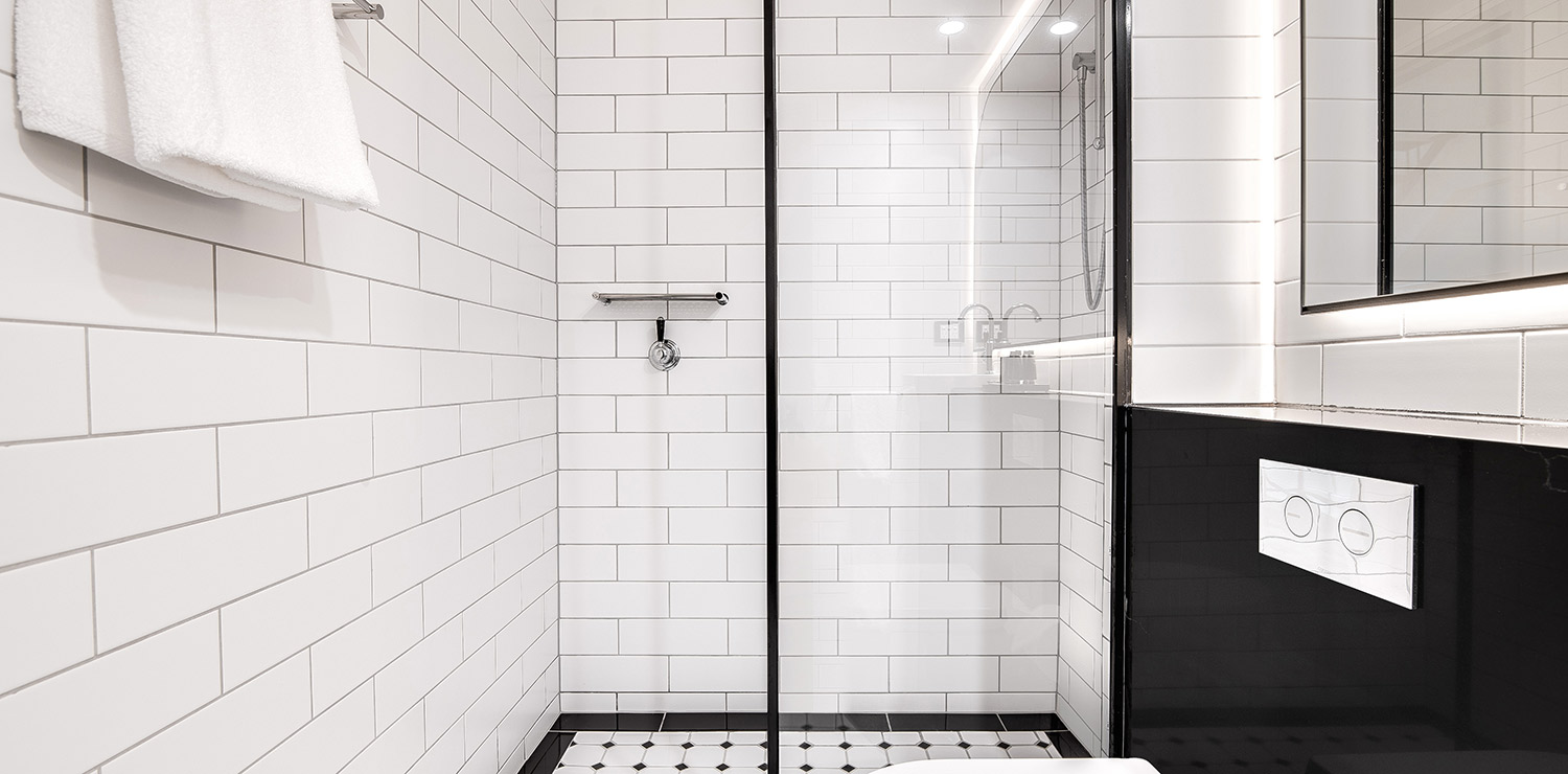 the-savoy-hotel-on-little-collins-melbourne-richardsons-loft-bathroom-02-2018 | The Savoy Hotel on Little Collins